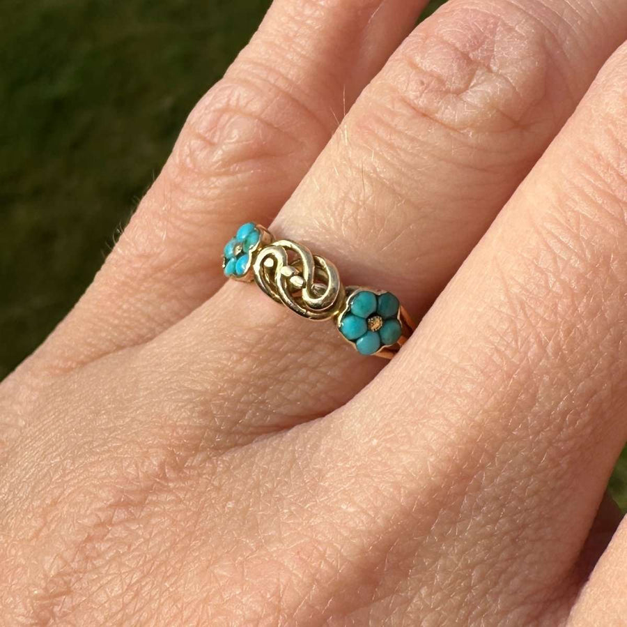 18ct gold ring with turquoise forget-me-not flowers and gold lover's knot, symbolizing love and remembrance.