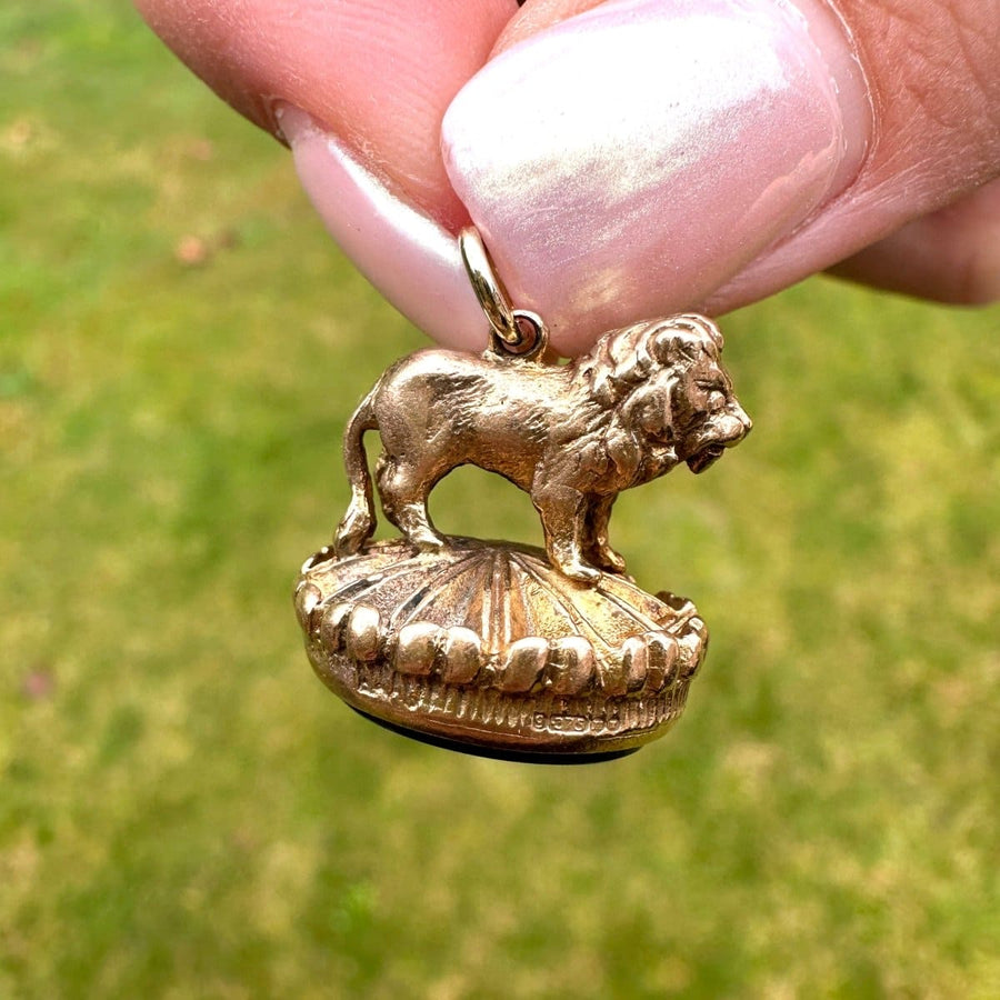 Vintage 9ct Gold Lion Seal with an Onyx Base | Parkin and Gerrish | Antique & Vintage Jewellery