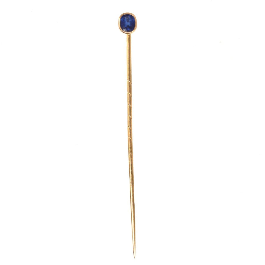 Austro-Hungarian 14ct gold tie pin featuring a vibrant blue sapphire, showcasing timeless elegance.