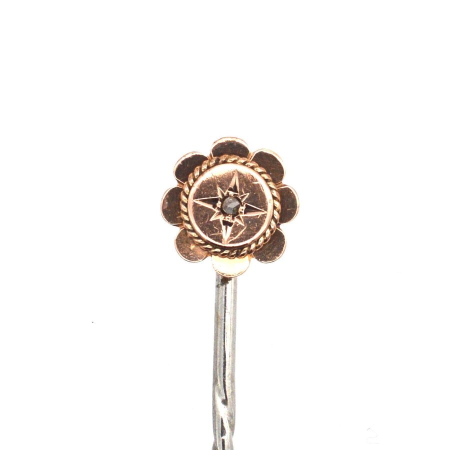 Late Victorian 9ct gold tie pin featuring diamond star motif and rope detailing, c. 1880s.