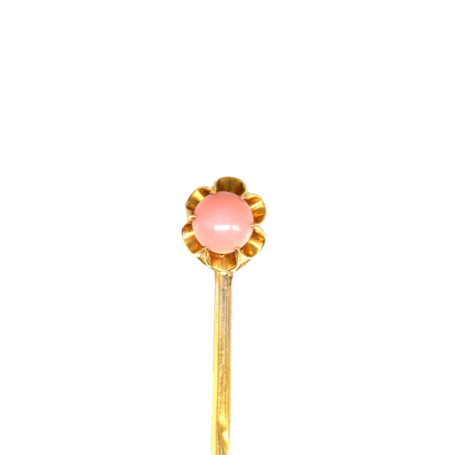 Victorian 18ct gold conch pearl tie pin with round pink pearl centerpiece, crafted in the 1860s-1880s.