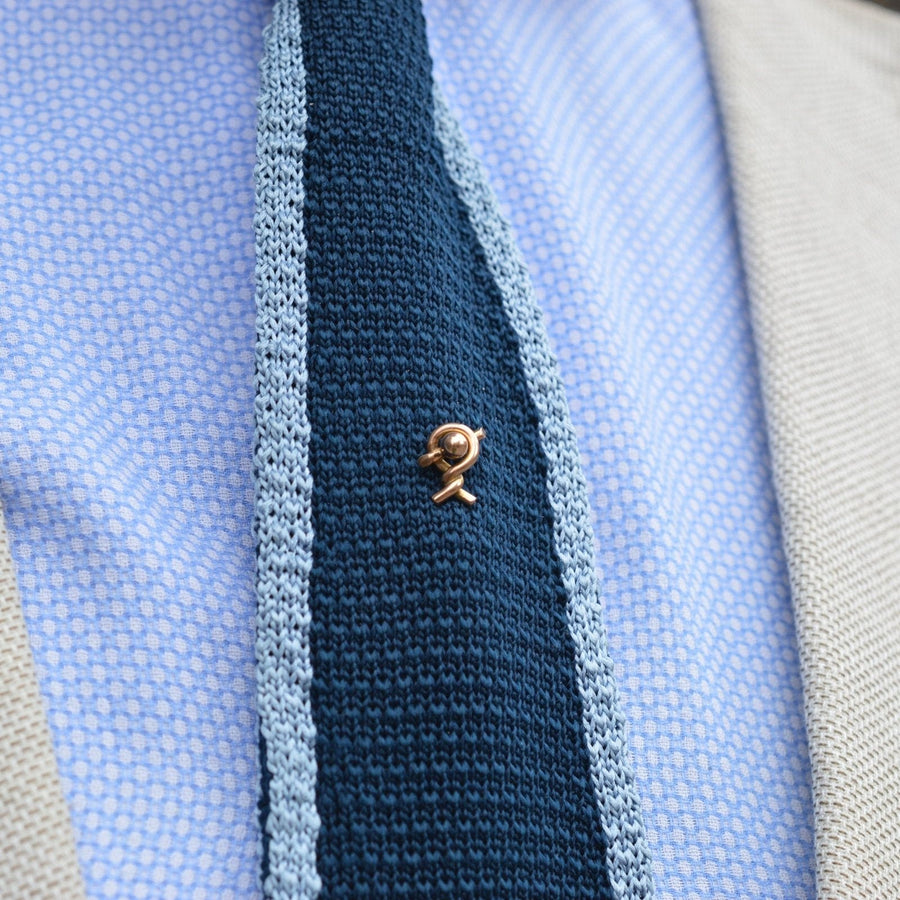 Victorian 9ct gold twist knot tie pin displayed on a stylish tie, perfect accessory for a classic look.